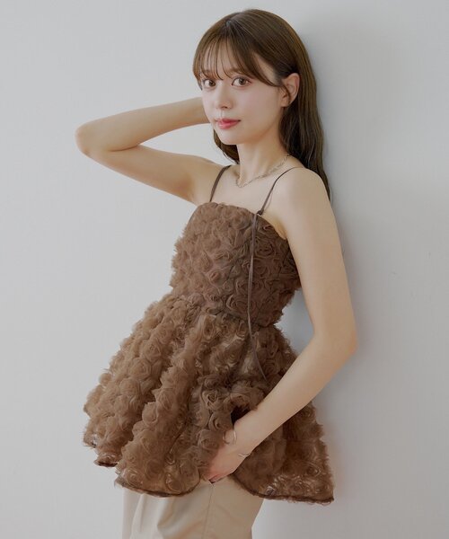 Chico（チコ）の「【SALON by Chico】ローズチュールペプラムブラウス