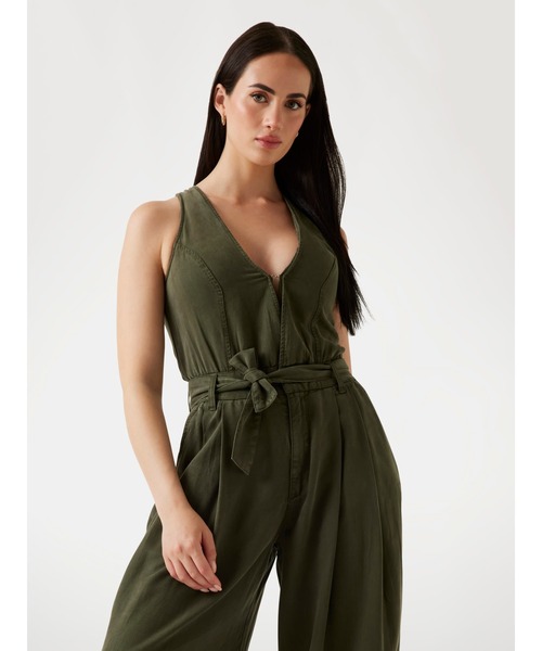 SL Madelyn Jumpsuit ジャンプスーツ オールインワン | GUESS(ゲス