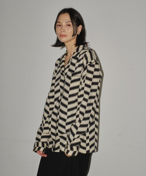 TODAYFUL（トゥデイフル）の「ジオメトリックパジャマシャツ（シャツ