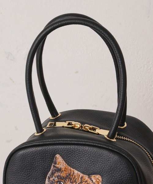 ear PAPILLONNER（イアパピヨネ）の「ねこ刺繍ボストンバッグ