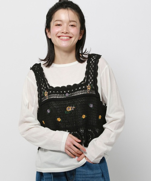 niko and（ニコアンド）の「フラワー刺繍クロシェキャミソール