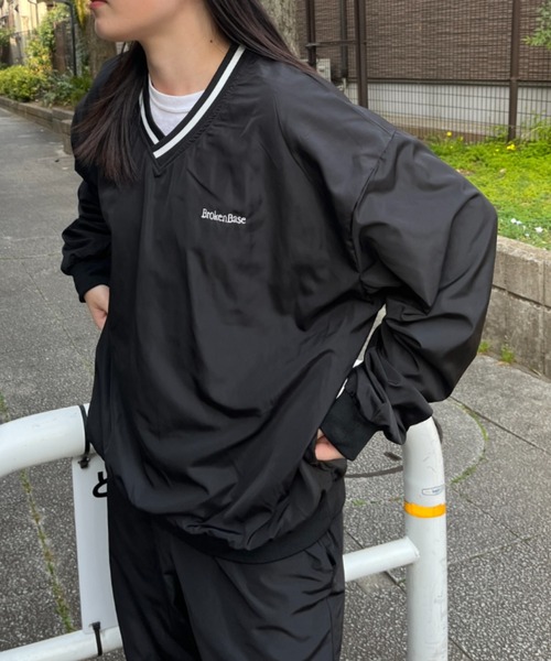 BROKEN BASE（ブロークンベース）の「Vネックナイロンプルオーバー