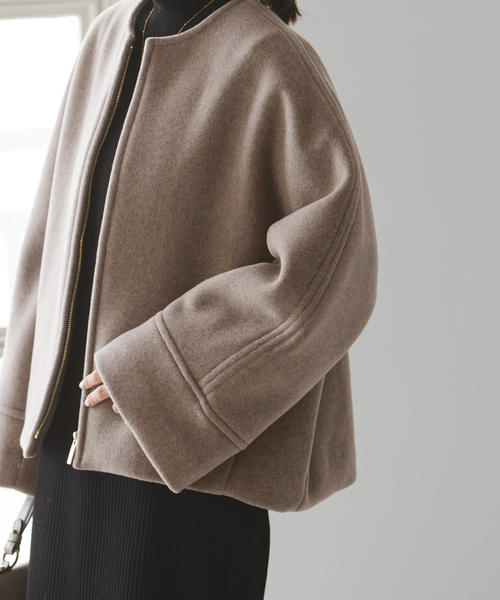 Noble（ノーブル）の「MTRショートケープブルゾン（ノーカラーコート