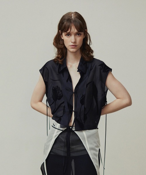 iRENE（アイレネ）の「フロッキープリントクロップドシャツ / Flocky