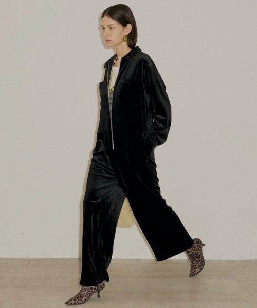 yae（ヤエ）の「Fastener slit velours jumpsuit / ファスナースリット