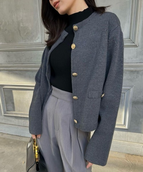 anuans（アニュアンス）の「【ZOZO限定】オリジナルボタンノーカラー