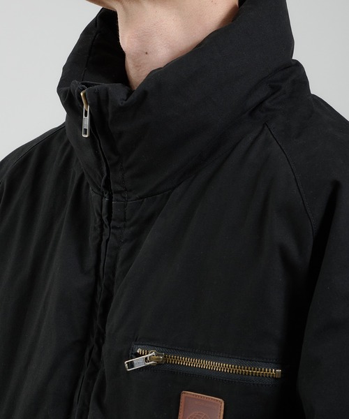 Perushu（ペルーシュ）の「ライトダック中綿ボリュームスタンドネック