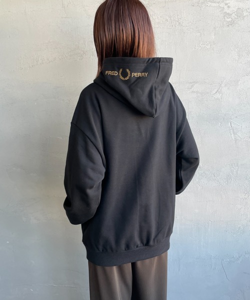 FRED PERRY/フレッドペリー] 別注 フードロゴ刺繍スウェットパーカー