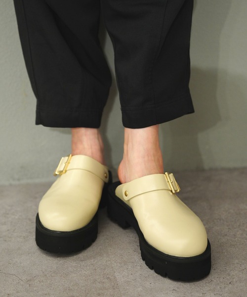 CAMINANDO（カミナンド）の「CAMINANDO/カミナンド/BUCKLE CLOG MULES
