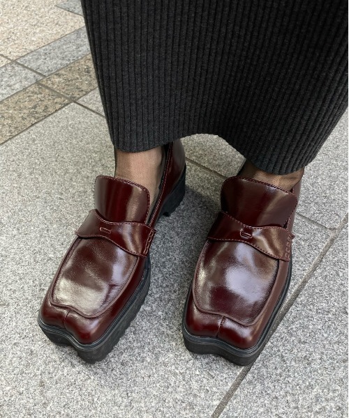 Ameri（アメリ）の「WAVE CUTTING PLATFORM LOAFER（ローファー）」 - WEAR