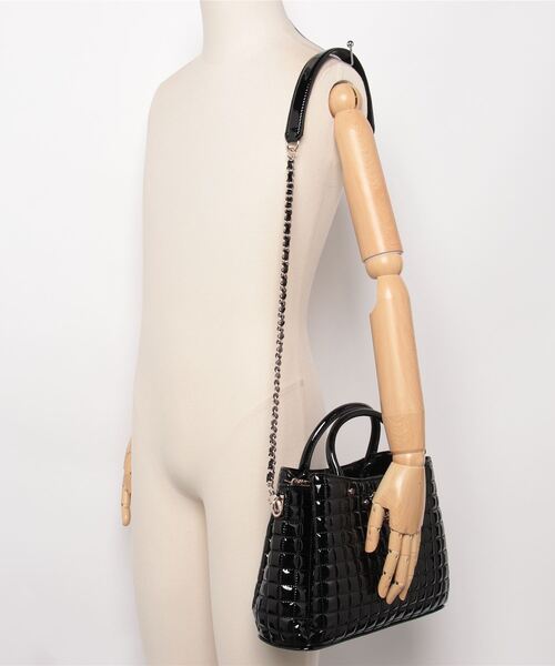 NADIRA Girlfriend Satchel ショルダーバッグ | GUESS(ゲス) JAPAN