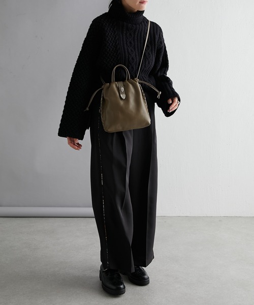 ear PAPILLONNER（イアパピヨネ）の「バックル巾着ショルダーバッグ S