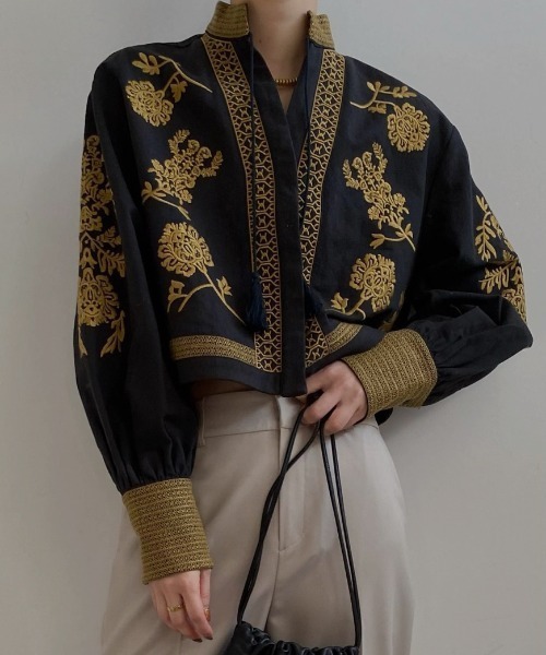 Ameri（アメリ）の「MEDI VINTAGE FLOWER EMBROIDERY SHIRT（ノー