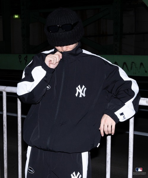 Perushu（ペルーシュ）の「Perushu × MLB スタンドネックナイロン