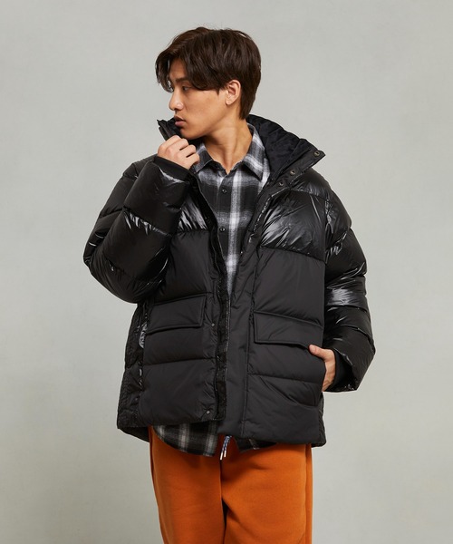 adidas（アディダス）の「ミッドウェイト ダウン パファージャケット