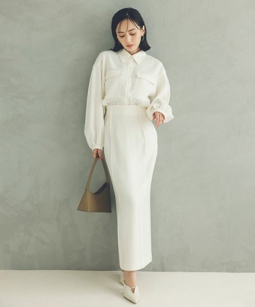 anuans（アニュアンス）の「ダブルサテンボリュームスリーブブラウス