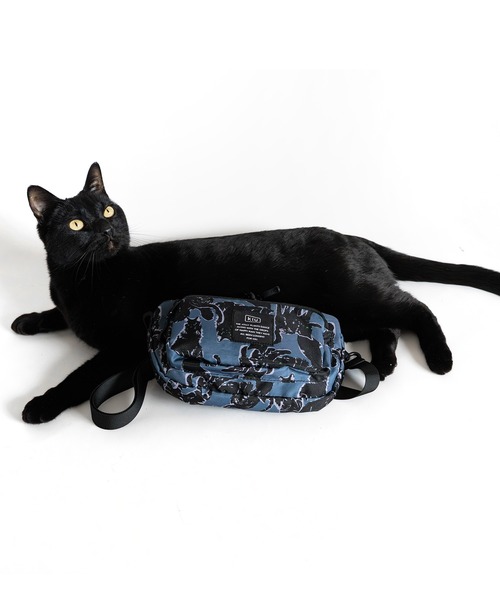 KiU（キウ）の「300D フロントポケット 2wayミニショルダーバッグ