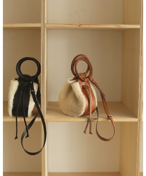 TODAYFUL（トゥデイフル）の「レザー×ボアショルダーバッグ