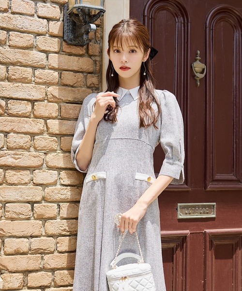 SWINGLE（スウィングル）の「バイカラー衿金ボタンデザインワンピース