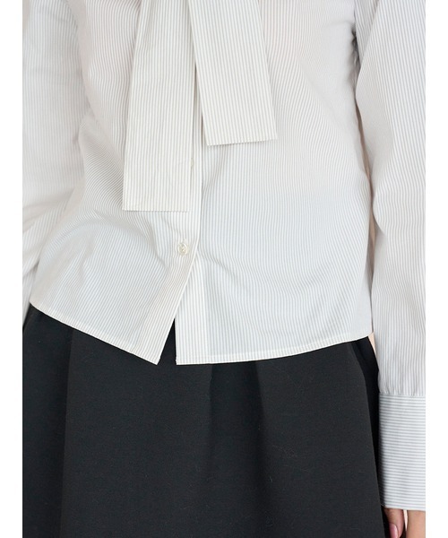 SNIDEL（スナイデル）の「リボンワンポイントロゴシャツ（シャツ