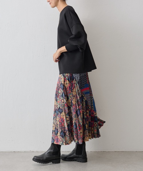 BEARDSLEY（ビアズリー）の「ダンボールパフトレーナー（Tシャツ