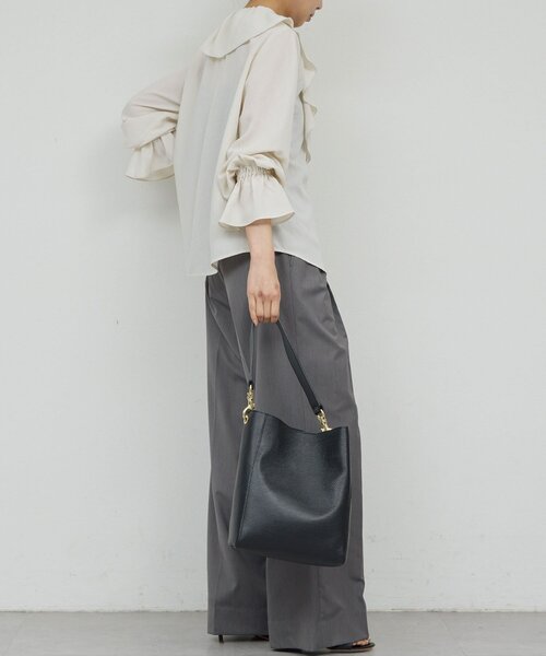 GALLARDAGALANTE（ガリャルダガランテ）の「ラッフルカラーブラウス