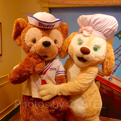 香港ディズニーランドで会えるダッフィーとクッキー・アン| キャステル