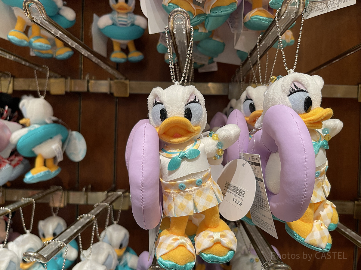 デイジーぬいぐるみバッジ（2022ディズニー夏グッズSUISUI SUMMER