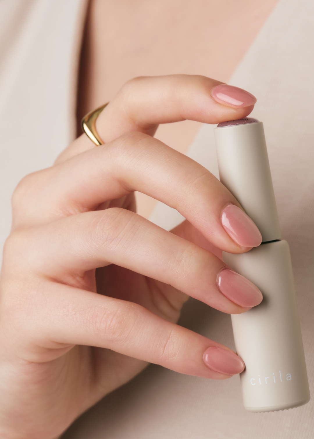 織りなす光、ゆらぐ表情、大人のためのマグネットネイル ｜cirila