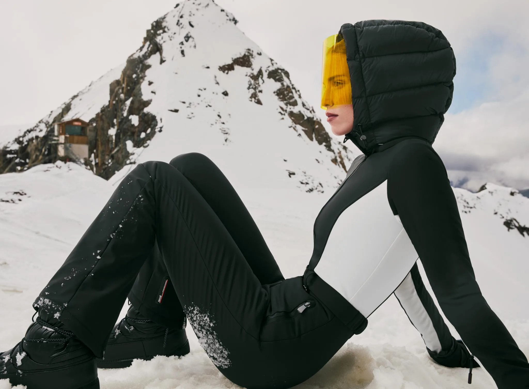 新しい ZARA SKI スキーウェア コレクション (2024): 白いゲレンデを