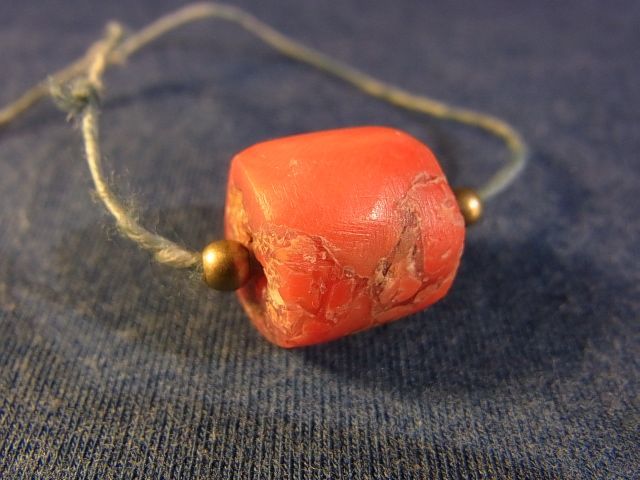 アンティーク・チベタンコーラル (山珊瑚・交易珊瑚) 血赤