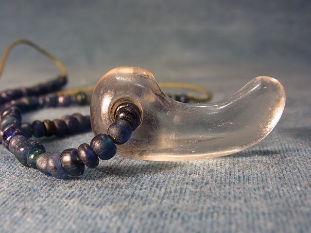 水晶製勾玉と古代瑠璃玉 古墳時代 - Chagamocraft (チャガモクラフト)