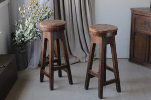 2脚あり！1930年代オリジナルレザーが味わい深いハイスツール（高さ