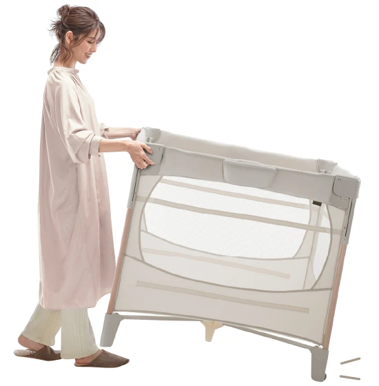 コンパクトにたためるベビーベッド「ココネルエアーリュクス