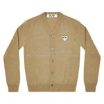 プレイ コムデギャルソン Vネック 白ハート カーディガン キャメル