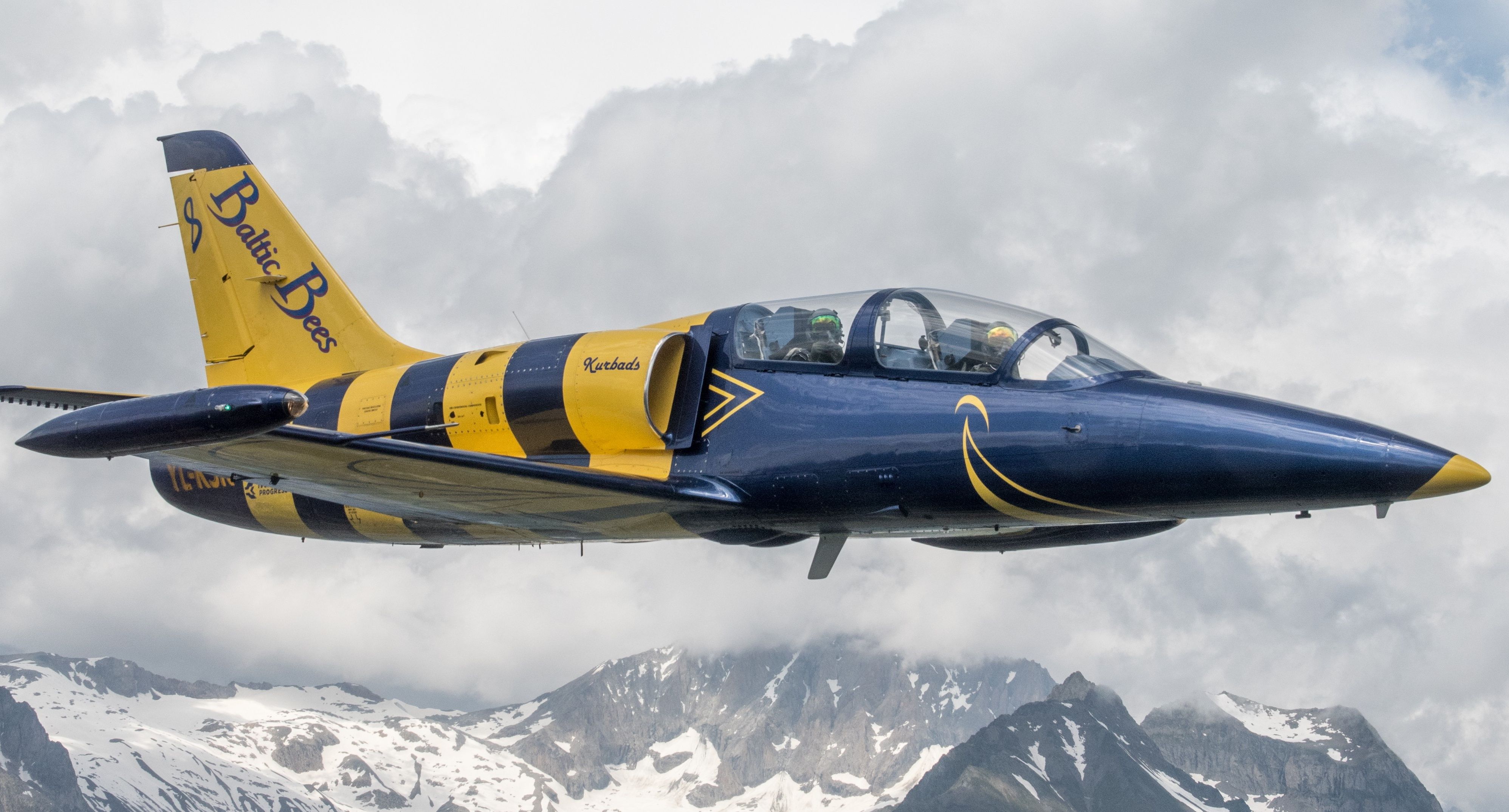 シオンからアルプスでのL-39アルバトロスジェットフライト