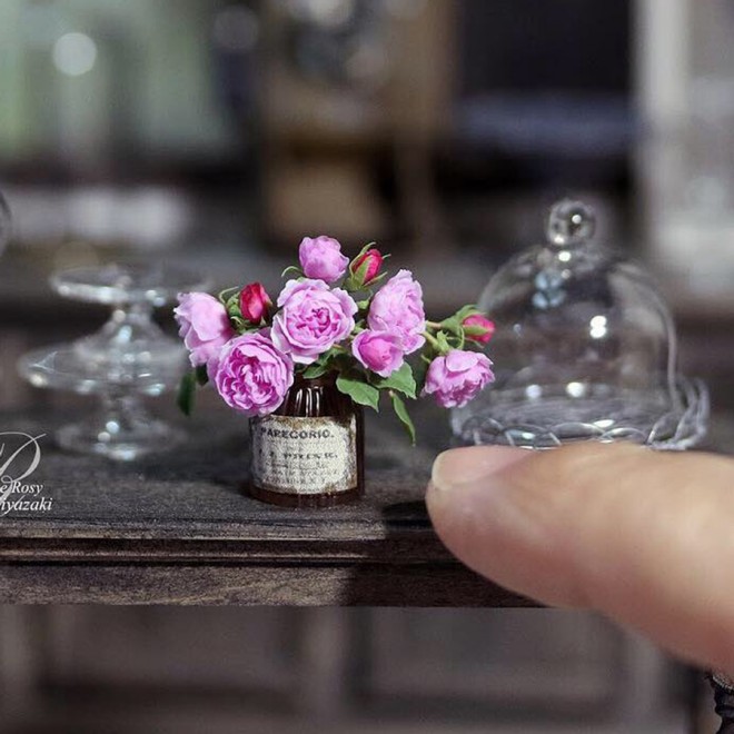 まさに神の手…樹脂粘土とは思えない珠玉のミニチュアフラワー「生きて