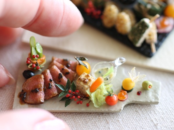 指先サイズのケーキが10万円? 人気ミニチュア作家が明かす“まるで本物