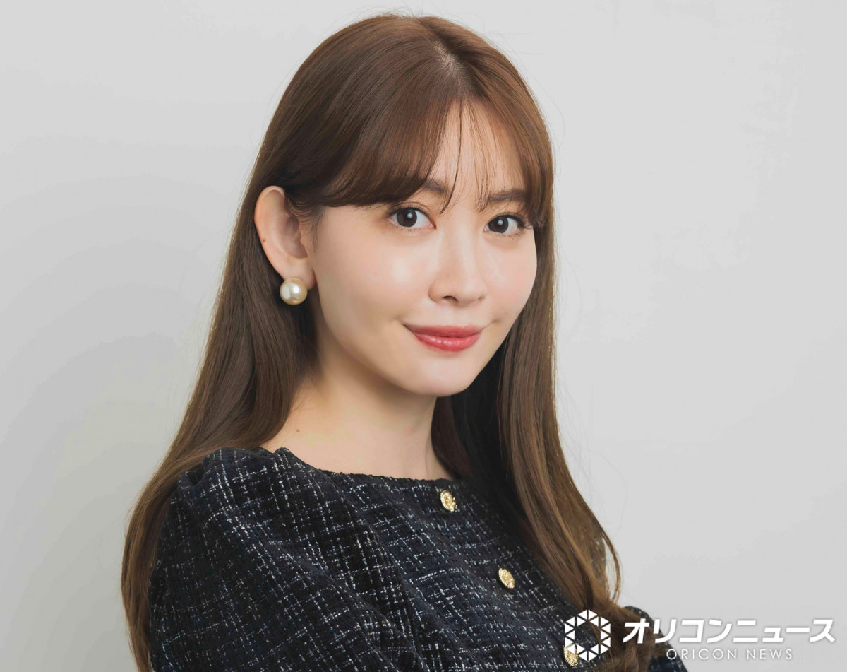 小嶋陽菜、ふんわり美バストまぶしいランジェリー姿に反響「豊満