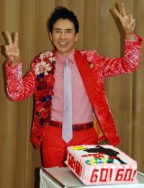 還暦”郷ひろみ、60歳誕生日にツアー完走「最高のバースデーです