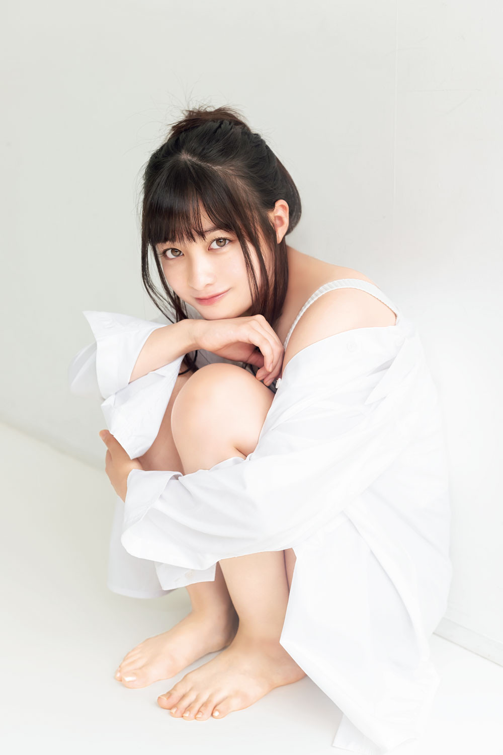 橋本環奈“天使な美肌”たっぷり披露 タンクトップ＆ショーパン姿で魅了