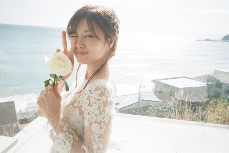 白石麻衣からファンへプレゼント 卒業記念本の付録に「32Pフィルム写真