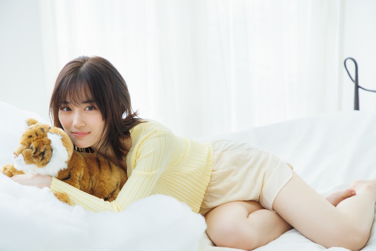 乃木坂46山下美月と「一緒に迎えるNEW YEAR」 圧巻美脚で魅せる最新