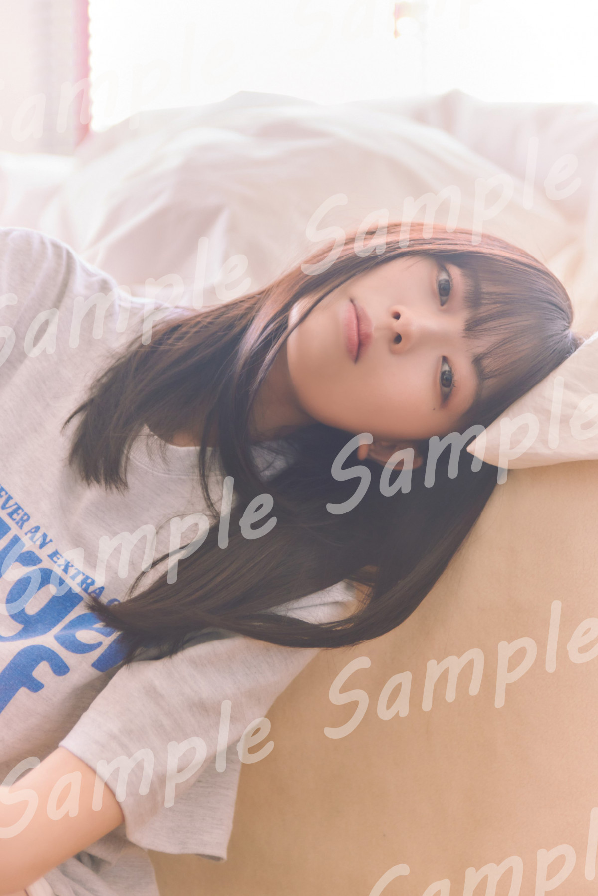 乃木坂46岩本蓮加、グレージュビキニで抜群プロポーション 1st写真集