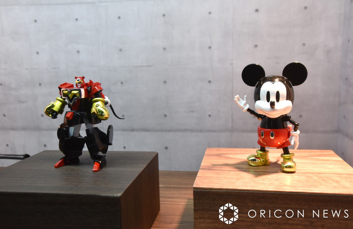 ミッキーマウス、超合金に 単独でロボットに超変形 デザインは巨匠