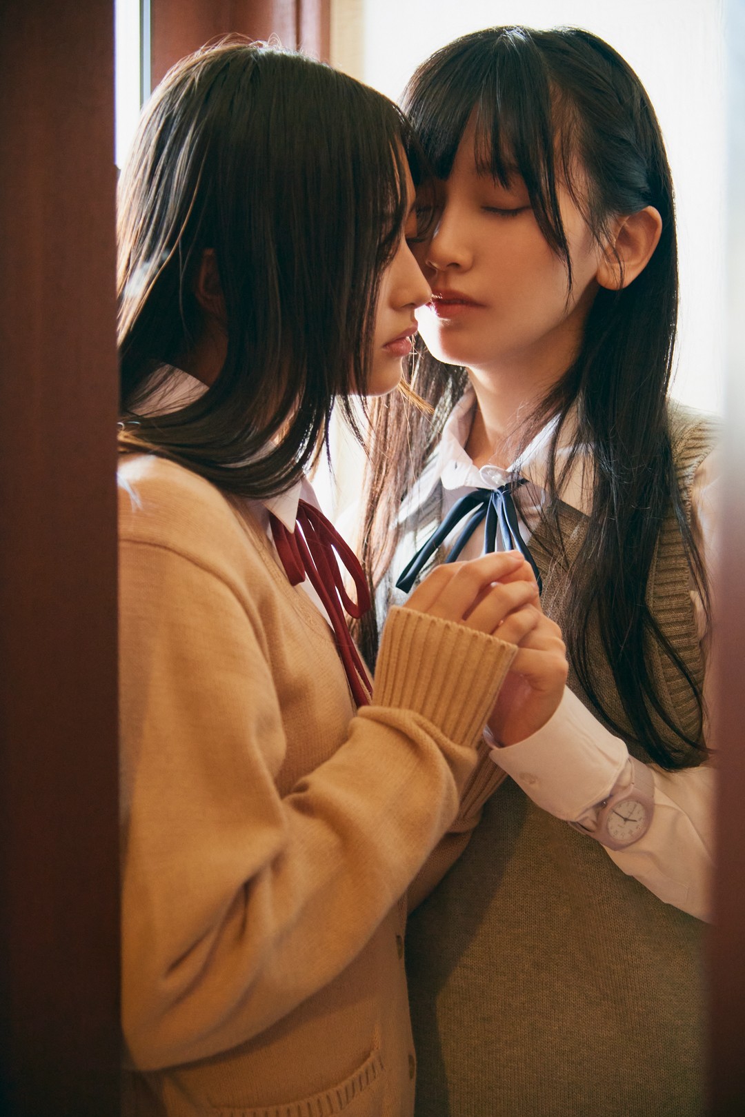 乃木坂46井上和＆池田瑛紗、“てれなぎ”コンビが指を絡ませ「放課後の