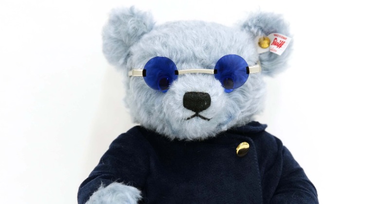 呪術廻戦』五条悟のテディベア発売へ ドイツ「シュタイフ」とコラボで