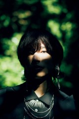 WATWING・鈴木曉「写真集」7位 お茶目な表情からエモいカットまで“25歳