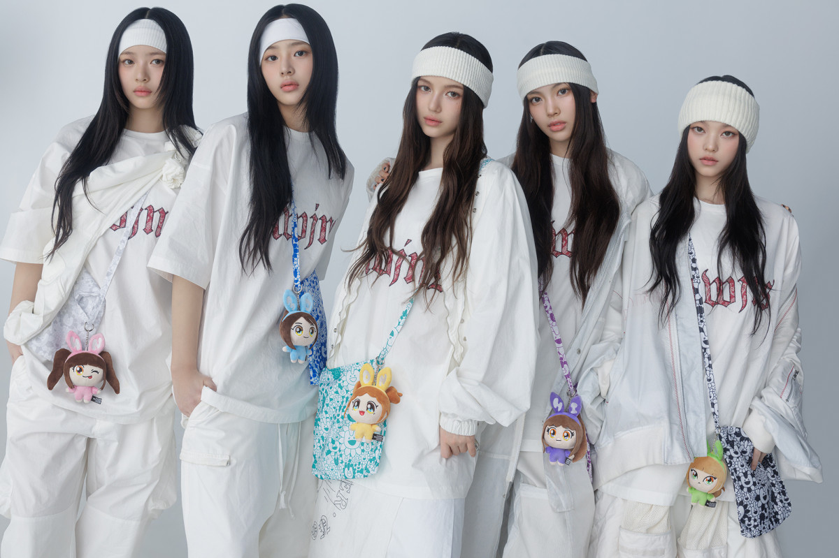 NewJeans、日本デビューシングルは村上隆コラボのバッグ付き