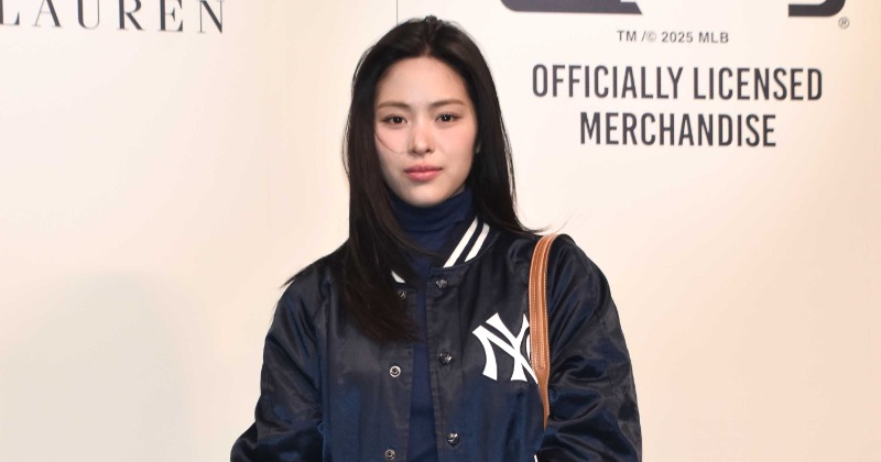 ITZY・リュジン、スタジャン姿で会場魅了「バックをカジュアルに